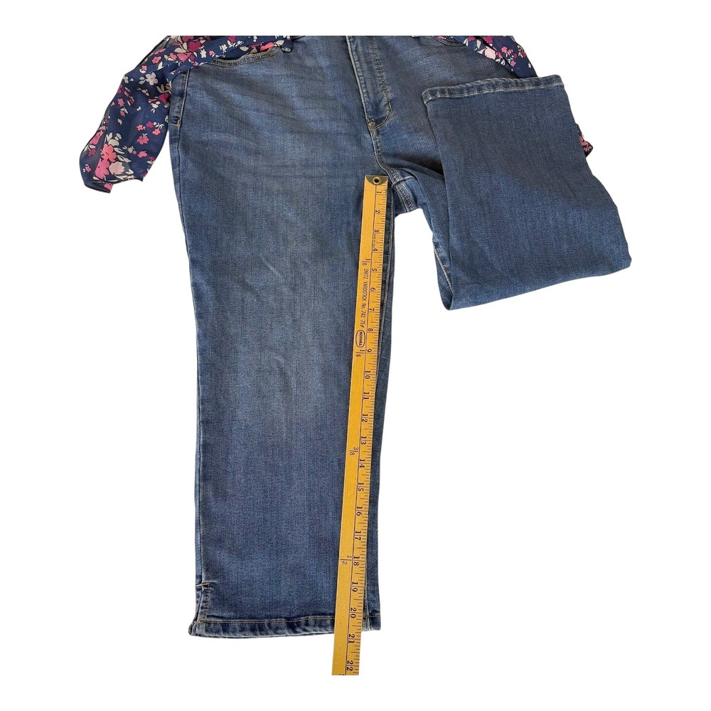 NWT Croft &‎ Barrow Capri Mid Rise Jeans Size 12 Blue Denim Floral Scarf Belt - Picture 4 of 6